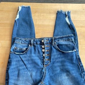 Indigo Rein skinny Jean.